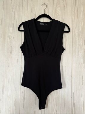 Abercrombie & Fitch Black Plunge V Neck Bodysuit in Black, Size M